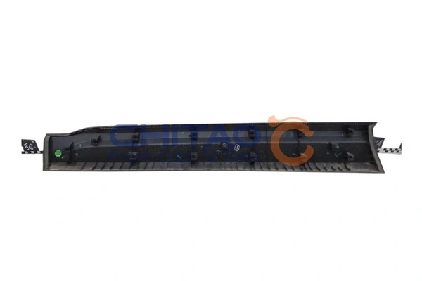 Накладка двери передней правой 5075035800 Geely Coolray SX-11